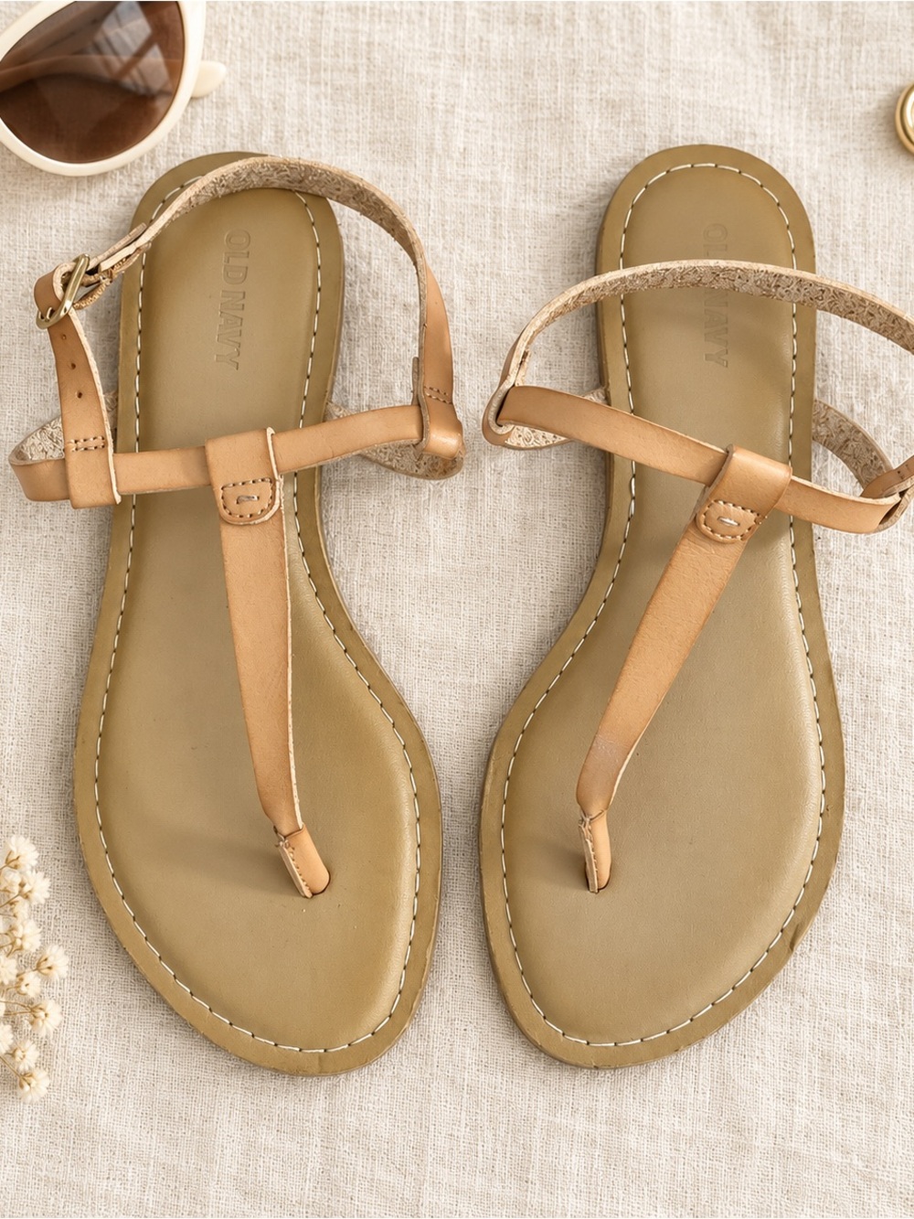 Old Navy Tan T-Strap Thong Flat Sandals Women’s Size 6
